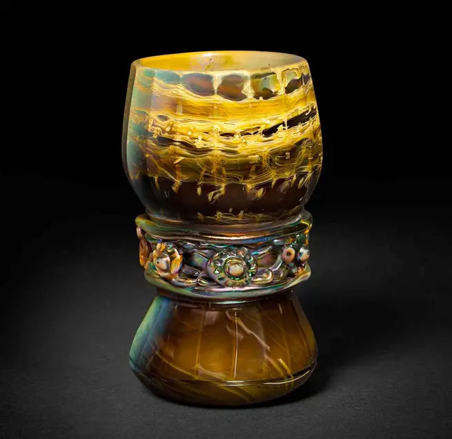 Tiffany Studios, Agate Vase, agate, 7 × 4 in. Collection of Stanley and Dolores Sirott, © David Schlegel, courtesy of Paul Doros. Image courtesy of The Huntington Library, Art Collections, and Botanical Gardens.