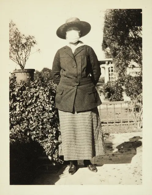 Portrait of an unidentified woman in Pasadena, Calif., during the 1918–19 influenza epidemic, 1919. Gelatin silver print, 4 1/2 x 3 1/2 in. The Huntington Library, Art Collections, and Botanical Gardens. 