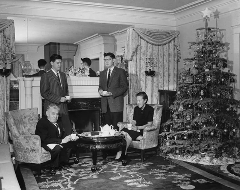 Christmas portrait of the Hong Family, photograph, ca. 1960s