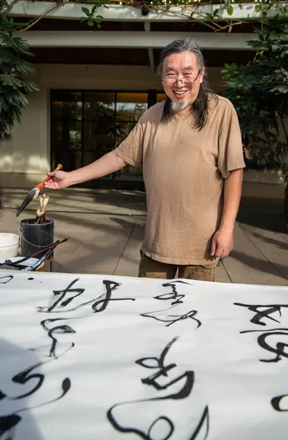 Tang Qingnian, the 2019 Cheng Family Foundation Artist-in-Residence at The Huntington. Photo by Jamie Pham. The Huntington Library, Art Collections, and Botanical Gardens