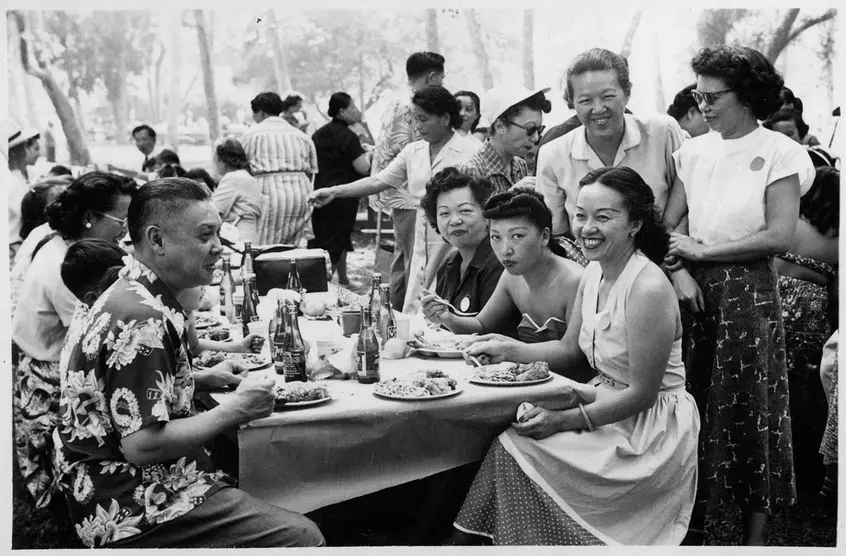 Mabel Hong (second from right, standing) at Chinese American Citizens Alliance picnic, 1950s. The Huntington Library, Art Museum, and Botanical Gardens.