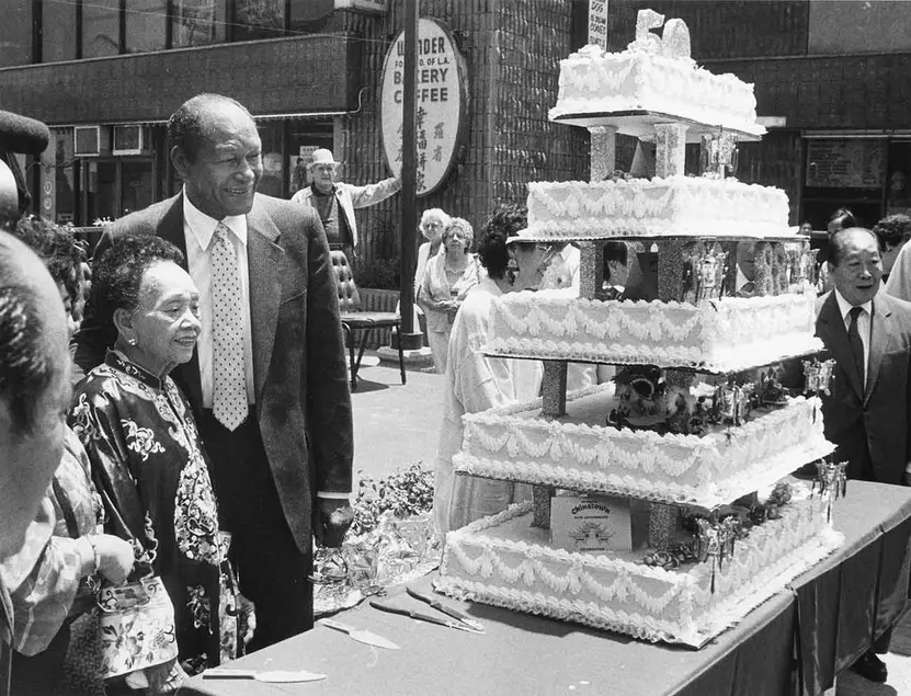 Mayor Tom Bradley and community leader and restaurateur Mama Quon celebrate the 50th Anniversary of New Chinatown, 1988. Los Angeles Public Library, Herald Examiner Photo Collection.