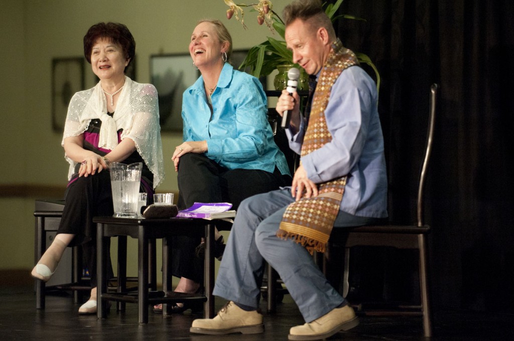 Hua Wenyi (at left) and Peter Sellars (right) discuss their work together. Susan Pertel Jain (center) is executive director of the UCLA Confucius Institute and was responsible for bringing the two together. Photo by Martha Benedict. Hua Wenyi (at left) and Peter Sellars (right) discuss their work together. Susan Pertel Jain (center) is executive director of the UCLA Confucius Institute and was responsible for bringing the two together. Photo by Martha Benedict.
