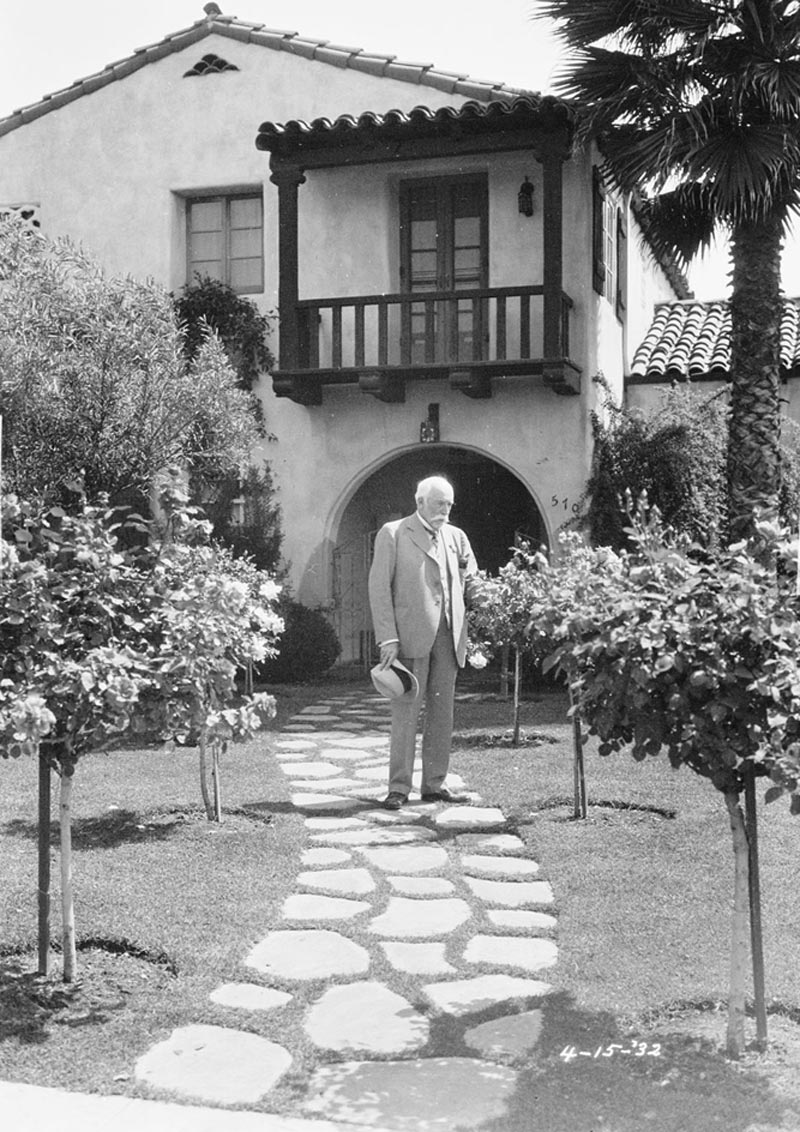 ColeUSC George Watson Cole outside his home in 1932