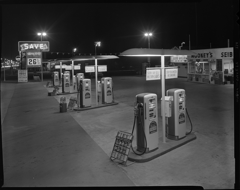 Joseph Fadler, Wilco Gas & Sieberling Tire Store, 1954. Southern California Edison Photographs and Negatives. Huntington Library, Art Collections, and Botanical Gardens.