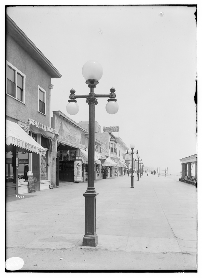 Lighting, streets, G. Haven Bishop, 1914. Huntington Library, Art Collections, and Botanical Gardens.