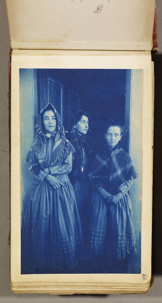 Enedina, Susanita, and Natalia del Valle, ca. 1888.