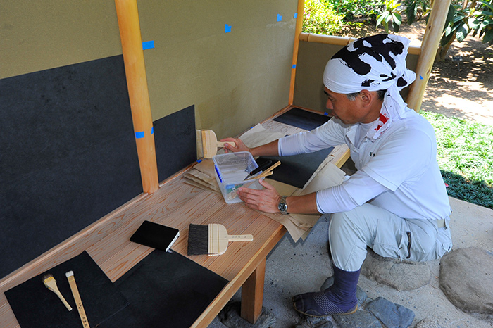 Each panel is glued into place using a strong but removable adhesive made from seaweed. Photo by Andrew Mitchell.