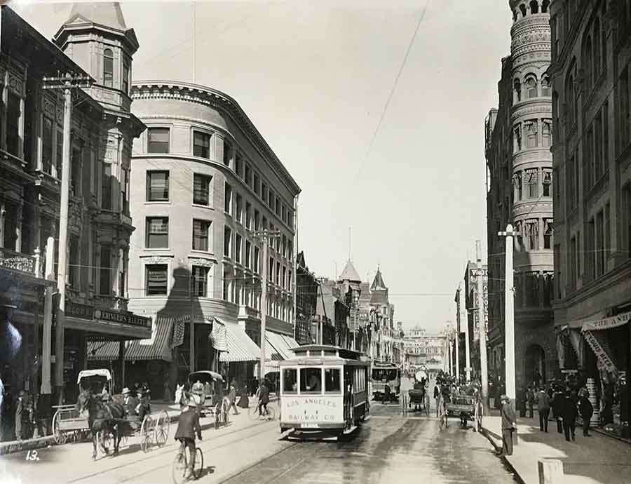 Henry E. Huntington and business associates purchased the Los Angeles Railway, which he then expanded. By 1914, it was up to 386 miles of track with annual patronage of 140 million passengers. This network, known as the “Yellow Cars,” was dominant downtown. It continued to be held by the Huntington family until 1944. The Huntington Library, Art Collections, and Botanical Gardens.