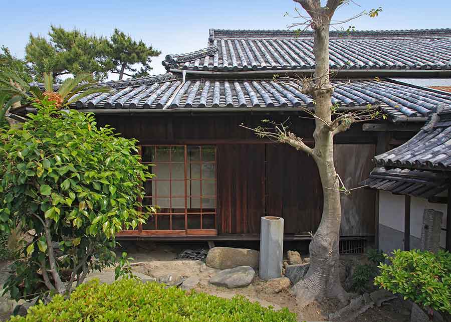 Exterior of the Magistrate’s House, built in the 1690s. The historic home of the Yokoi family of Marugame, Japan, has been given to The Huntington. Photo by Hiroyuki Nakayama. The Huntington Library, Art Collections, and Botanical Gardens.