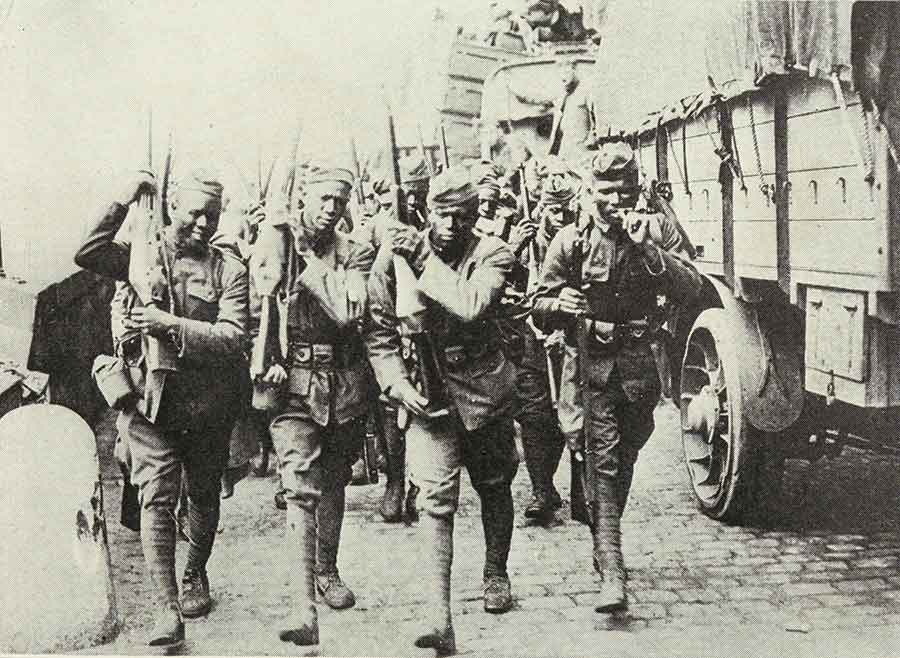 William Allison Sweeney, History of the American Negro in the Great World War, 1919, Cuneo-Henneberry, Chicago. This photo in Sweeney’s book shows troops arriving in France. The Huntington Library, Art Museum, and Botanical Gardens.